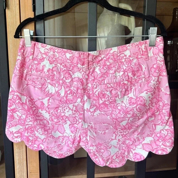 Lilly Pulitzer she's a fox buttercup shorts scalloped chinos Barbie pink print - Picture 9 of 9